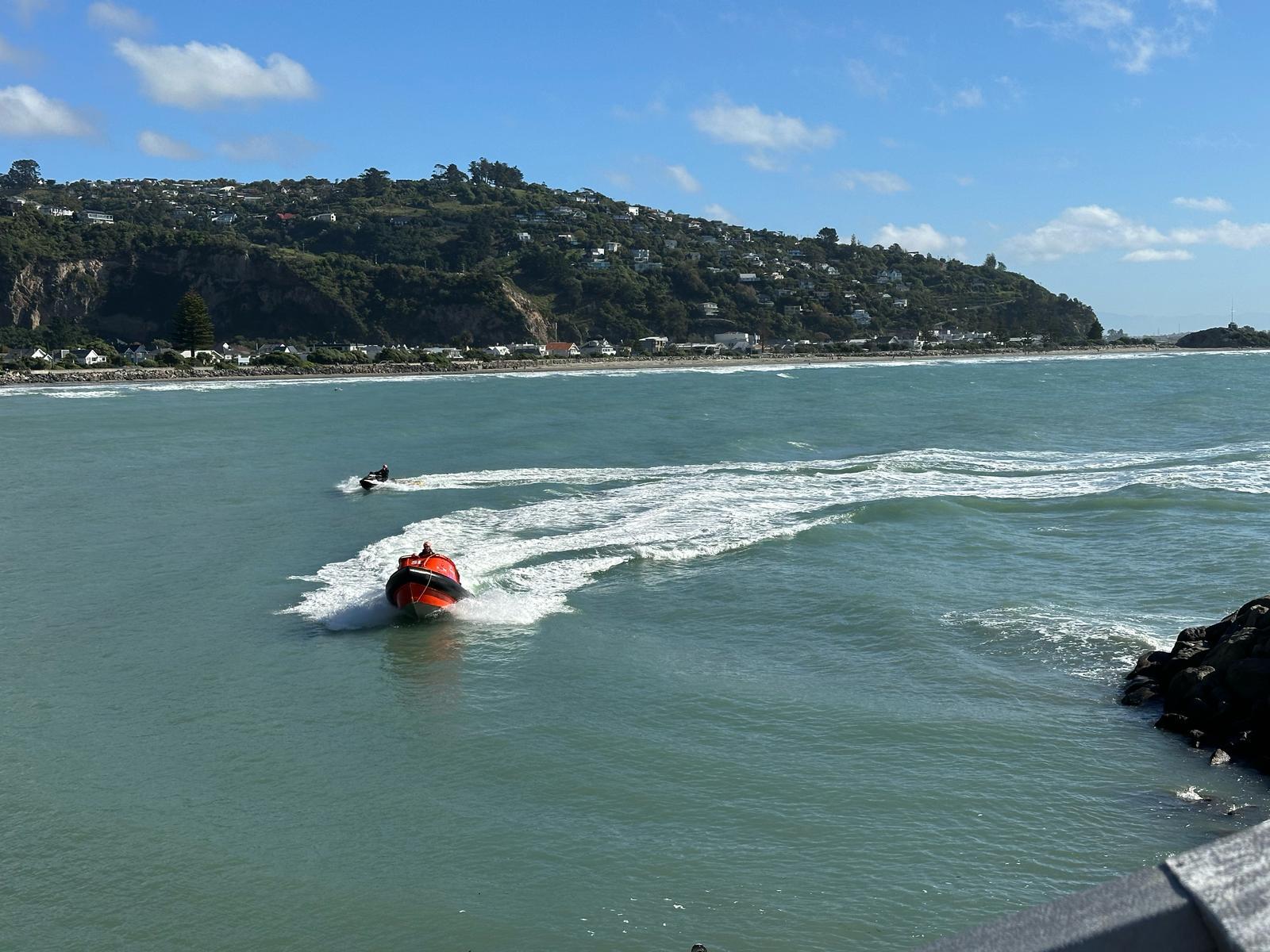 01 Coastguard Sumner rescue vessels returning to base