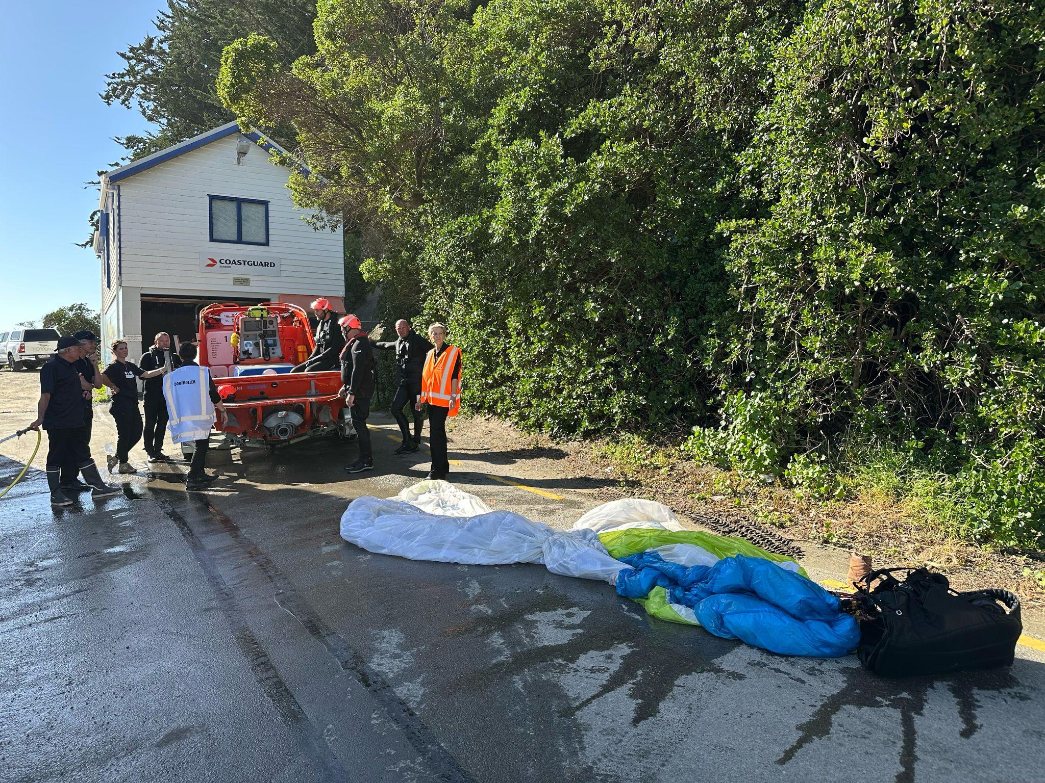 05 Coastguard Sumner rescue paraglider from Taylors Mistake