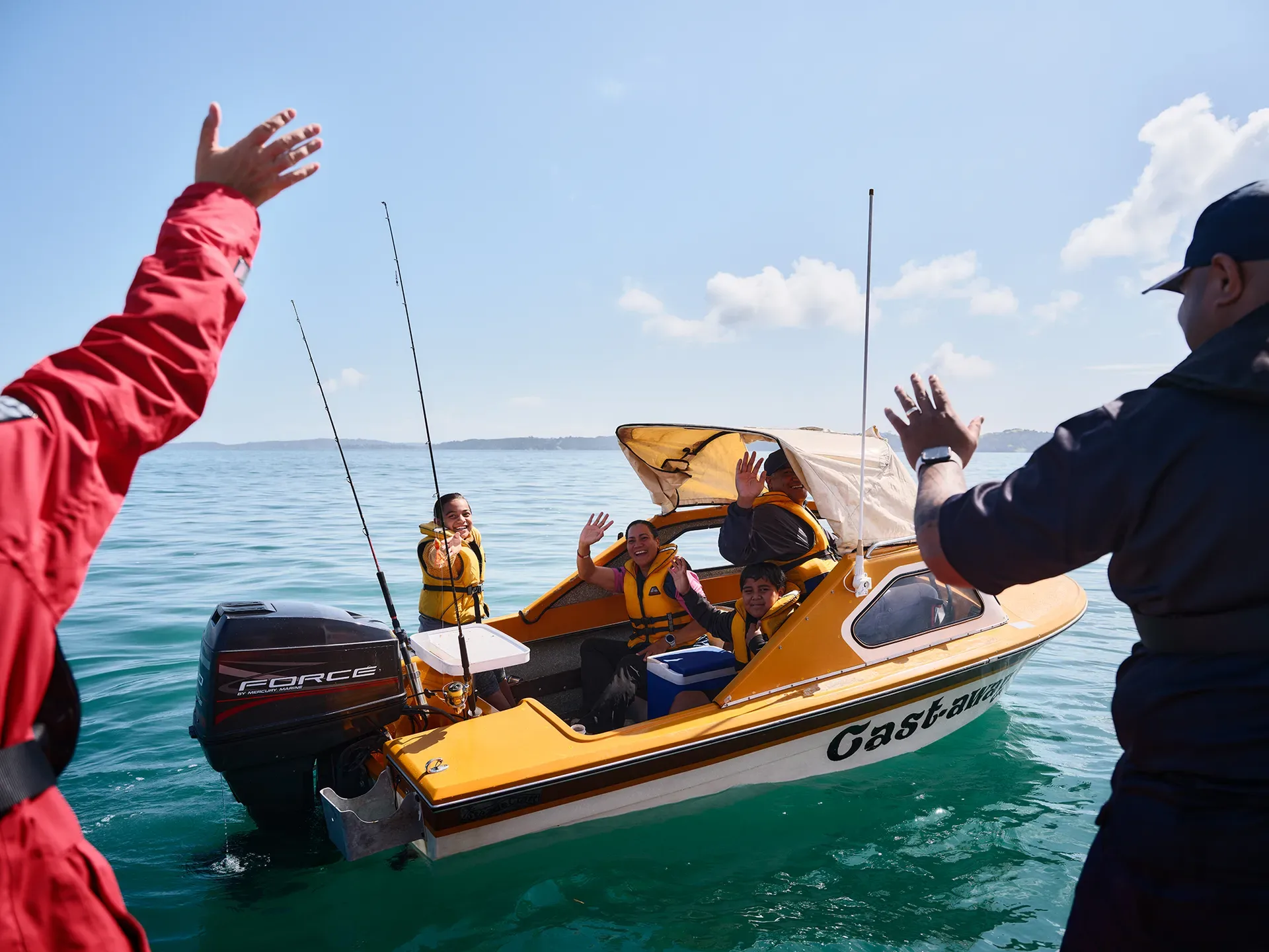 693554 waving to family web optimised 1920px webp