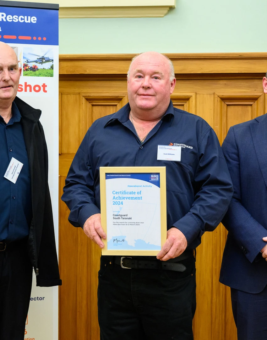 Coastguard South Taranaki volunteers Gary Darnell Scott Williams 1